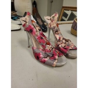 Penny Loves Kenny Pink and Gray Floral Heels